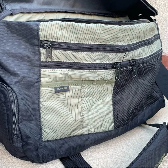 DAKINE 🚴 Black Messenger/Laptop On-the-Go Bag (Large)